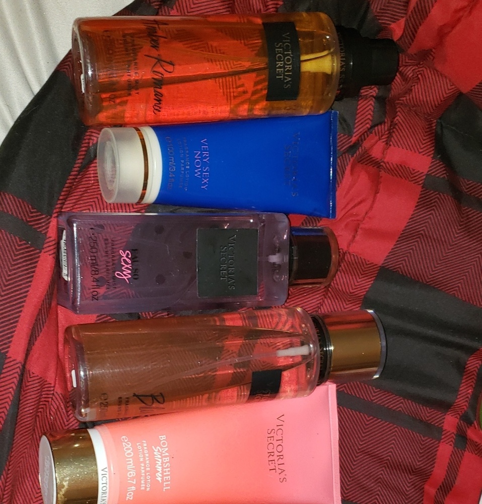 A lot of Victoria secret body sprays